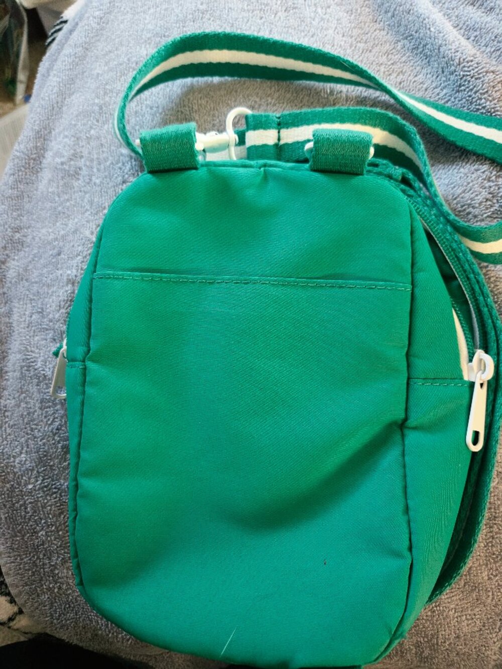 Ozark Trail Crossbody Bag/sporty/Emerald Green/White/good condition 6x9